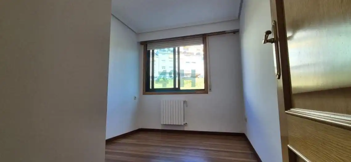 Habitación de Piso de alquiler en Ourense Capital  con Calefacción, Parquet y Trastero