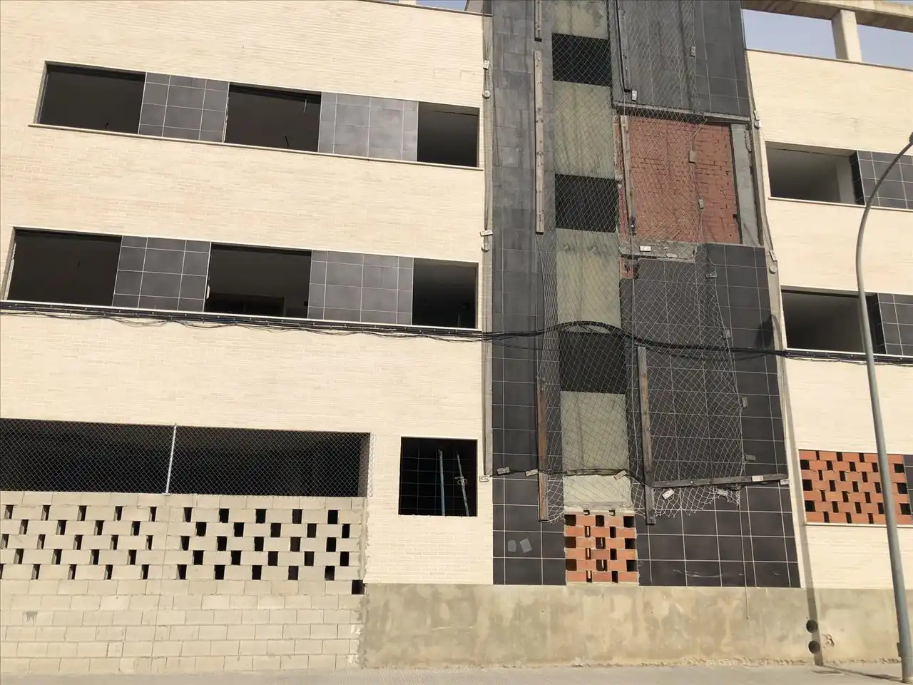 Vista exterior de Edificio en venta en Carcaixent