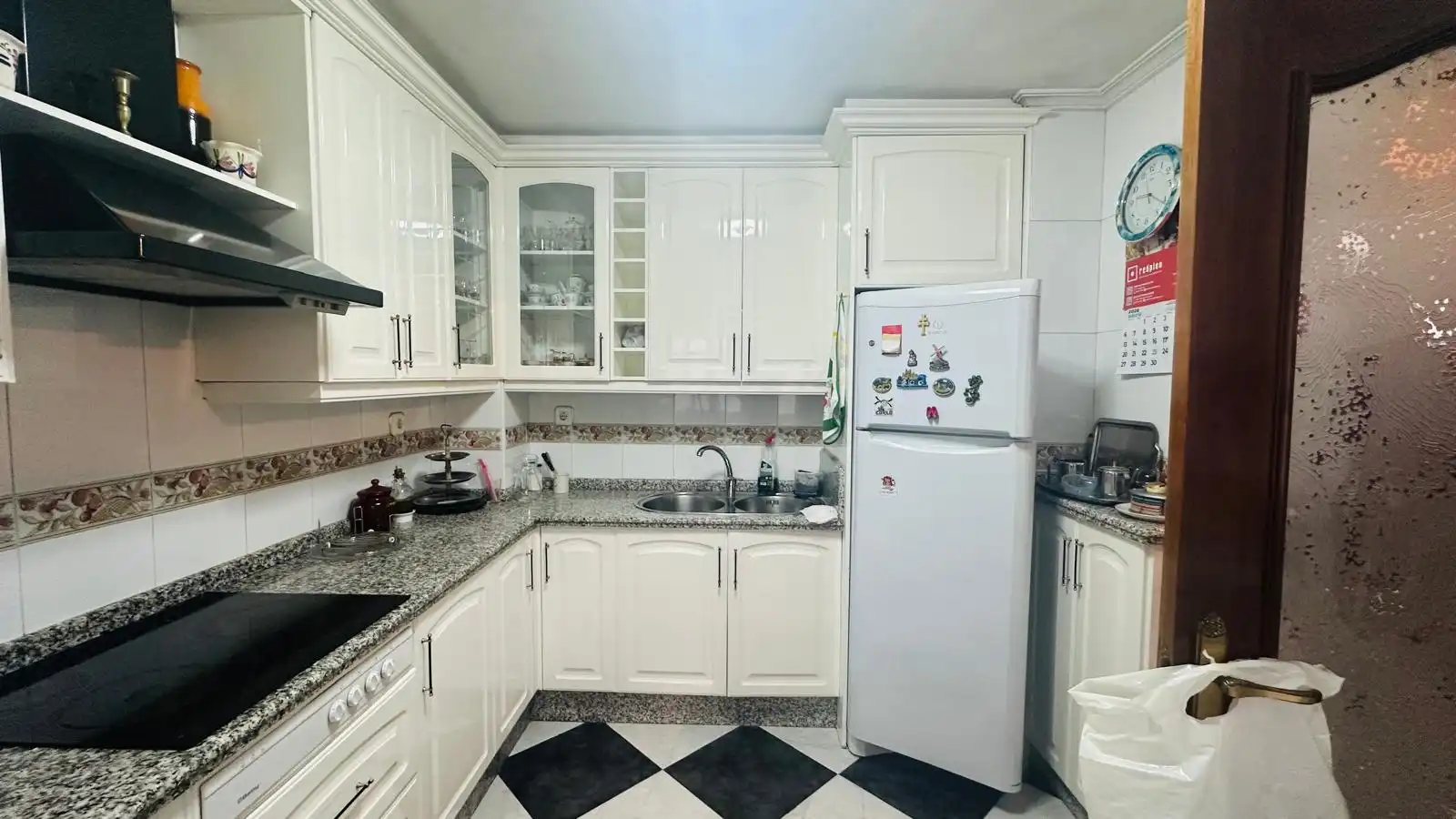 Küche von Wohnung zum Verkauf in Sevilla mit Klimaanlage, Heizung und Terrasse