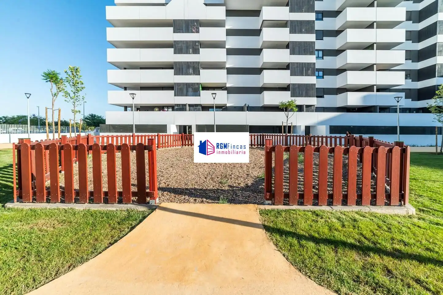 Vista exterior de Piso en venta en Sevilla con Aire acondicionado, Calefacción y Jardín privado