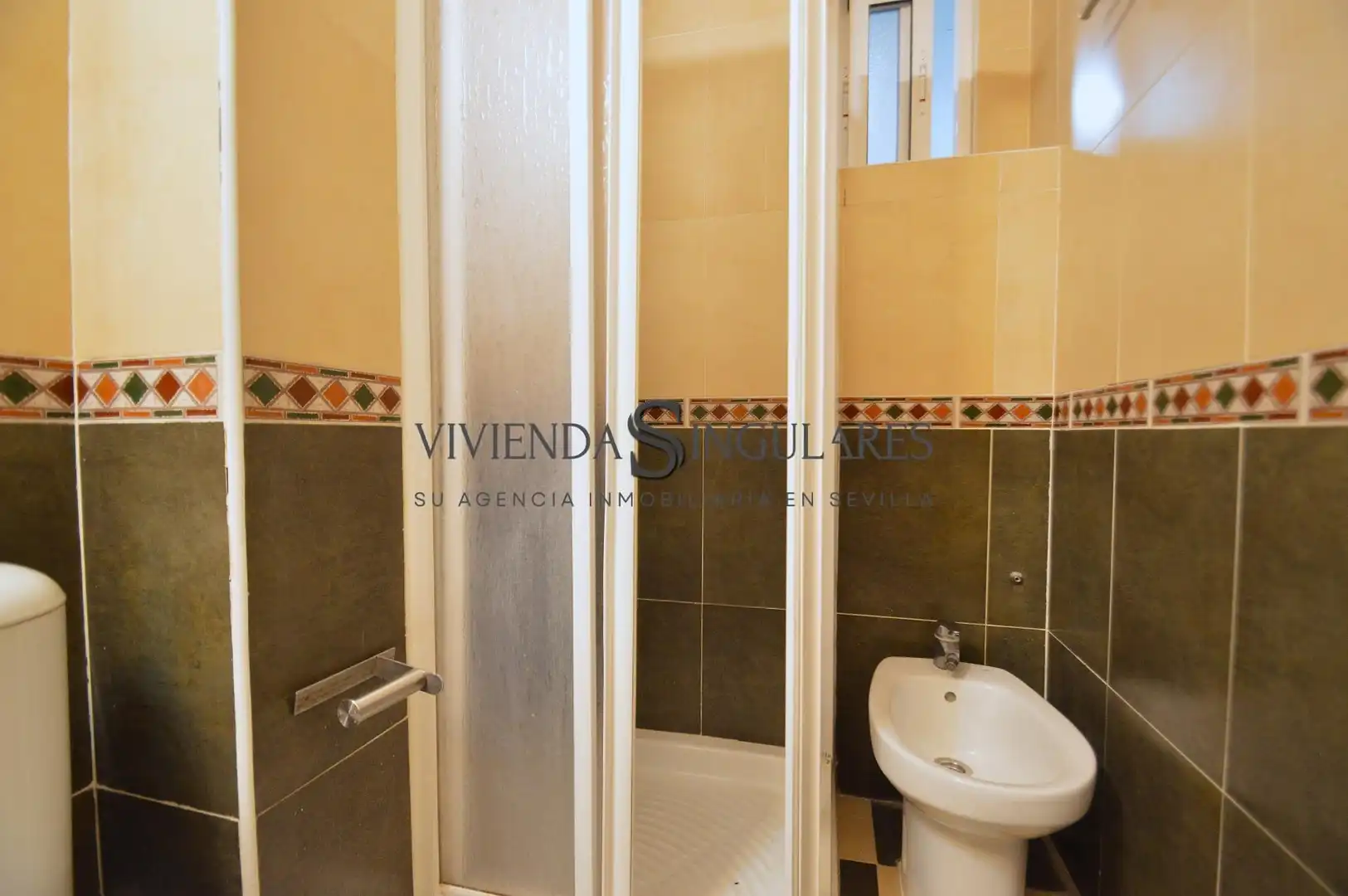Bany de Pis en venda en Sevilla amb Aire condicionat i Calefacció
