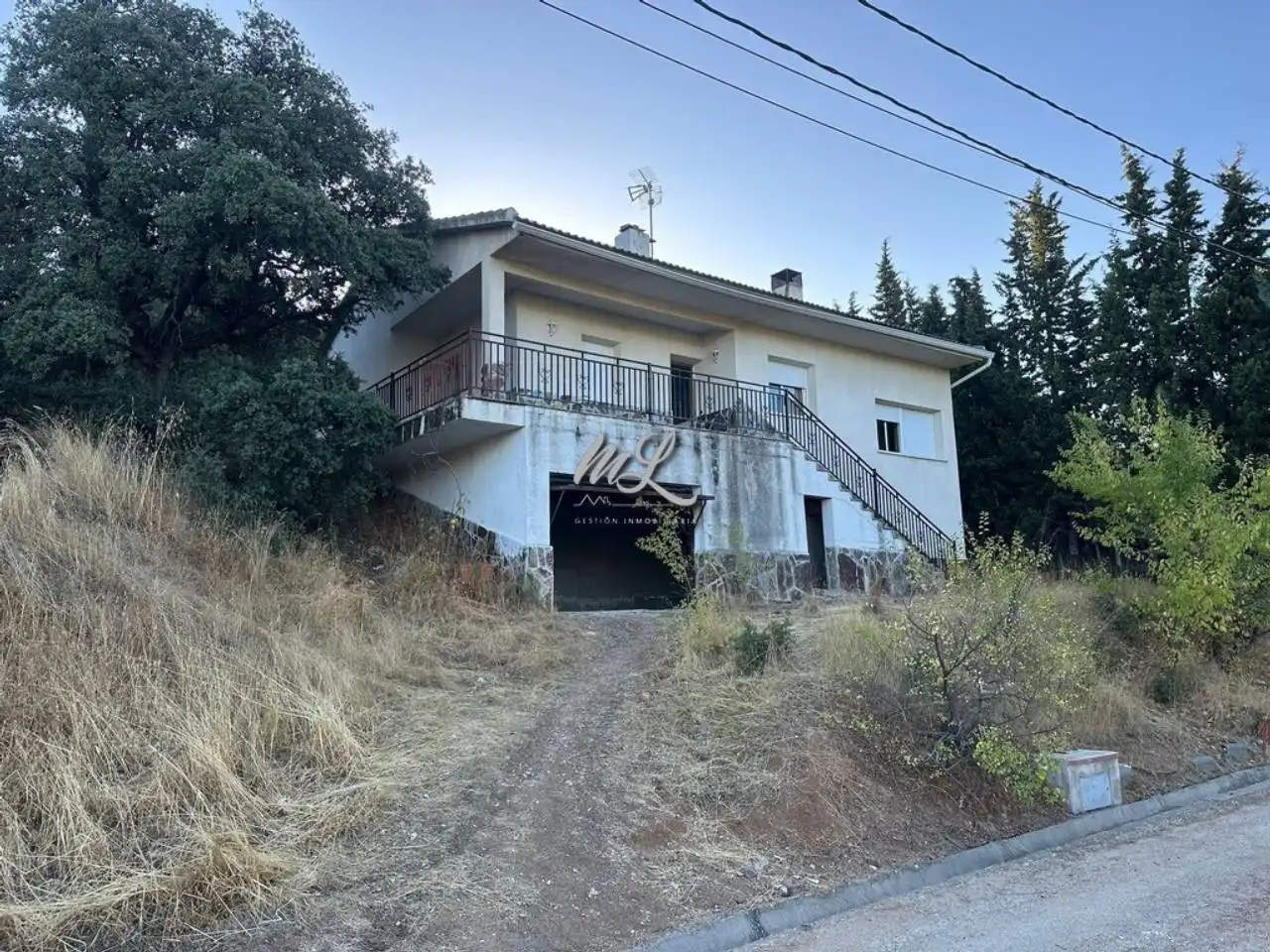 Vista exterior de Casa o xalet en venda en Navahermosa amb Calefacció, Jardí privat i Terrassa