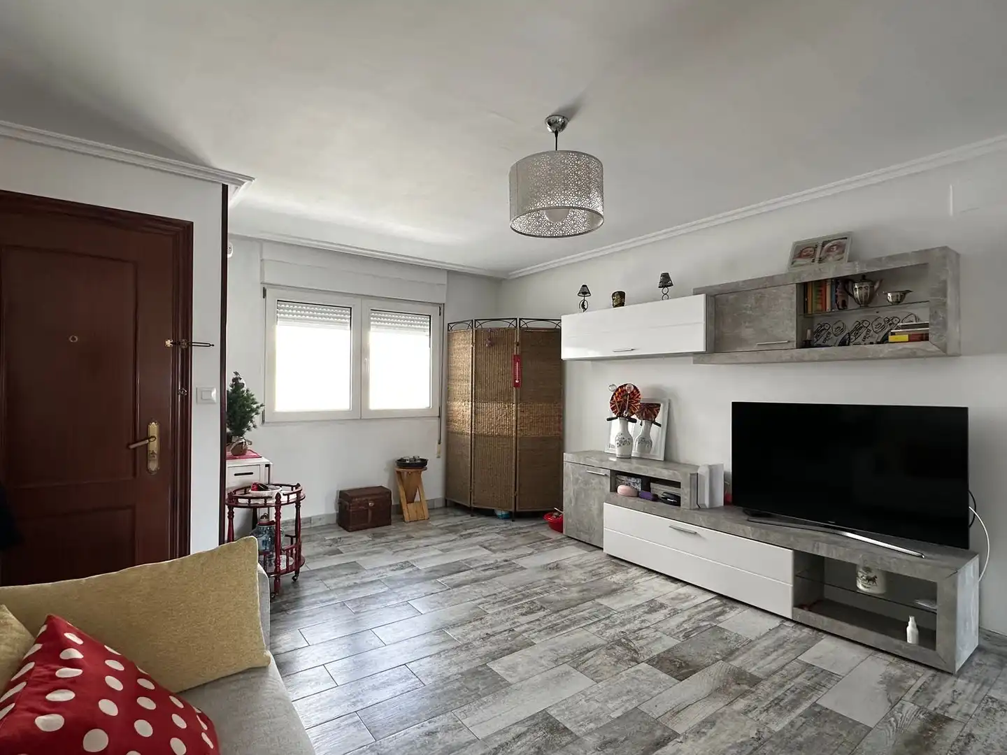 Sala d'estar de Pis en venda en Gijón  amb Calefacció i Piscina