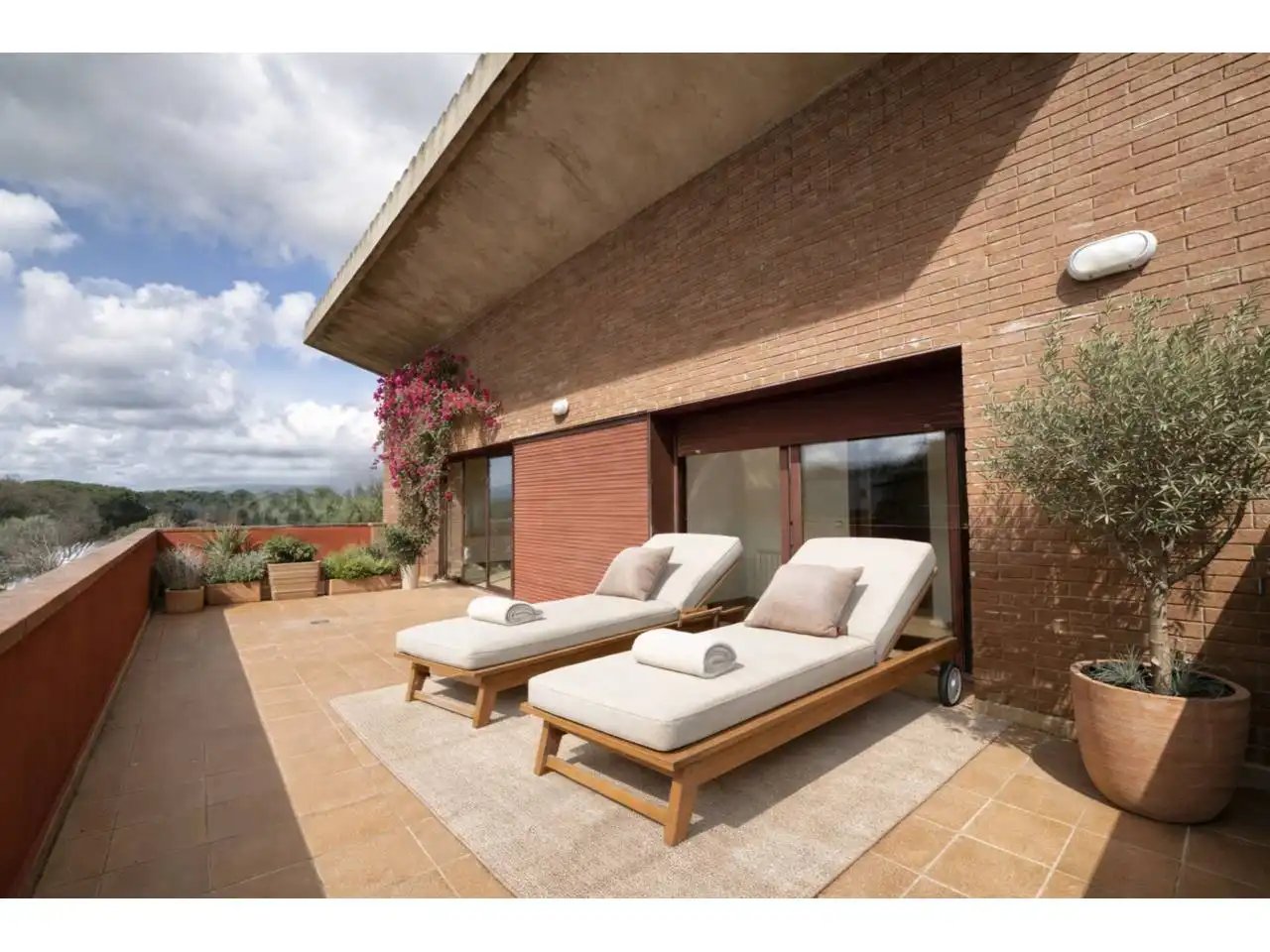 Terrassa de Casa o xalet en venda en Girona amb Aire condicionat, Calefacció i Jardí privat