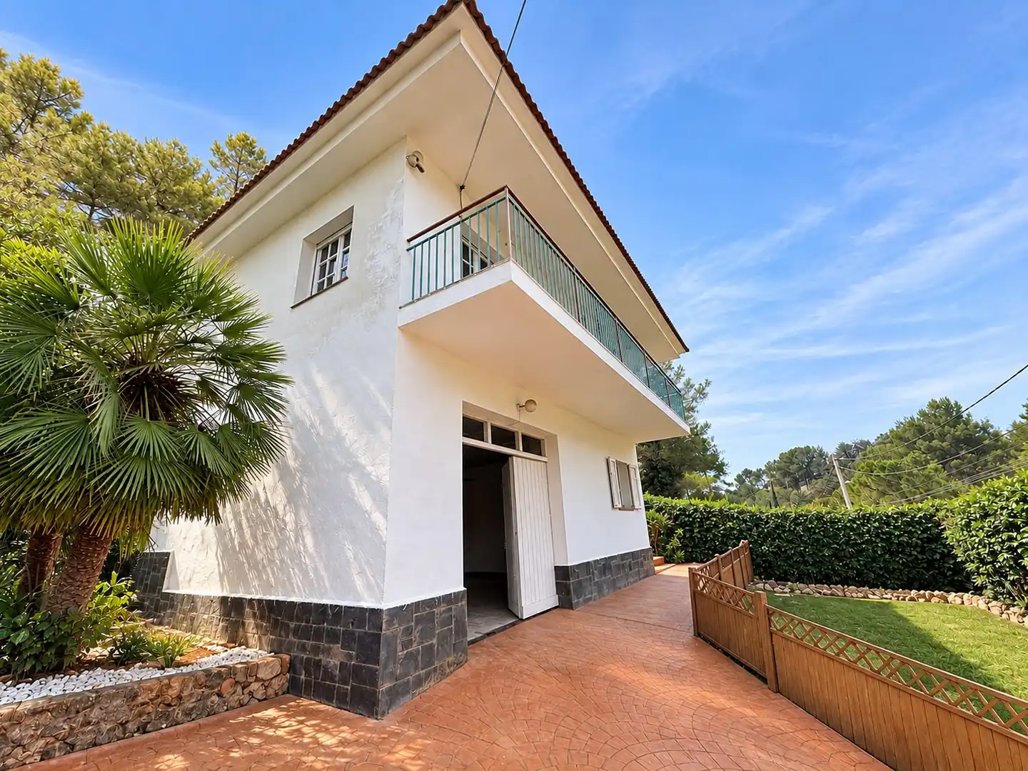 Vista exterior de Casa o xalet en venda en Olivella amb Jardí privat, Terrassa i Balcó