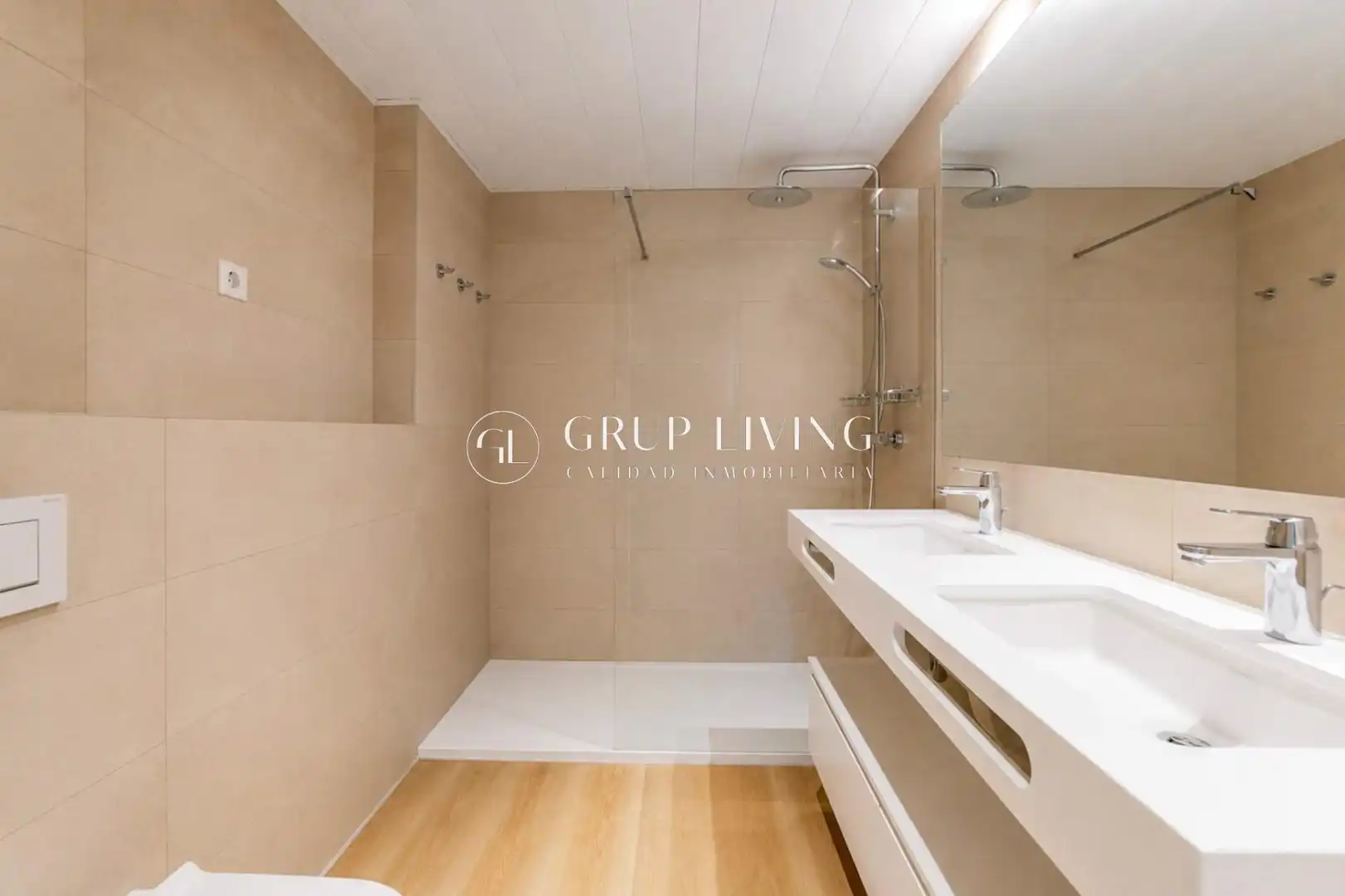 Baño de Piso de alquiler en Sitges con Calefacción, Jardín privado y Terraza