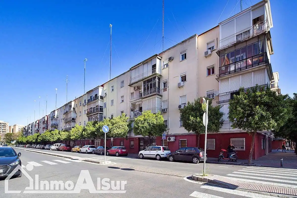Exterior view of Flat for sale in  Sevilla Capital  with Air Conditioner and Furnished