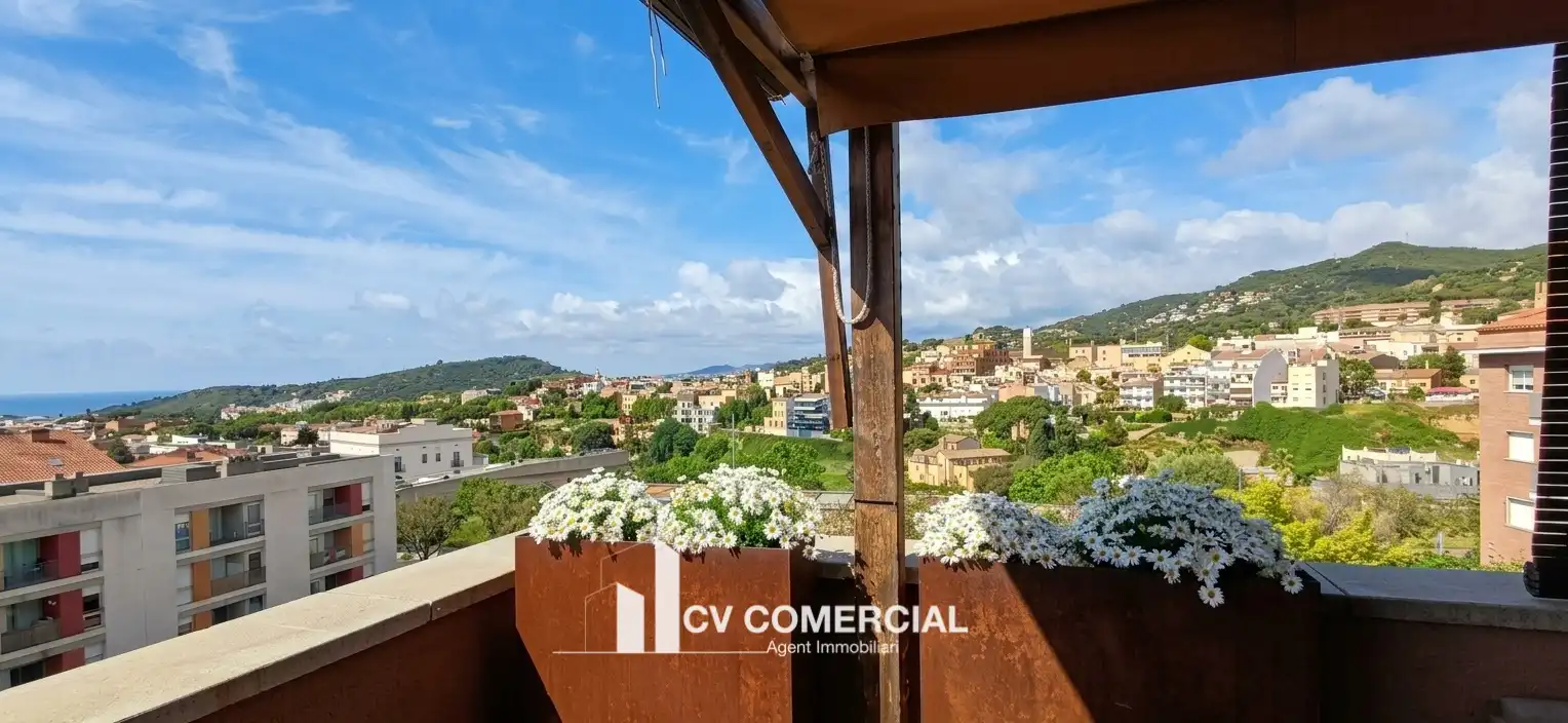 Terraza de Ático en venta en Tiana con Aire acondicionado, Calefacción y Parquet