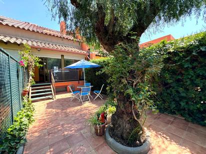 Jardí de Casa adosada en venda en Cambrils amb Aire condicionat, Terrassa i Piscina