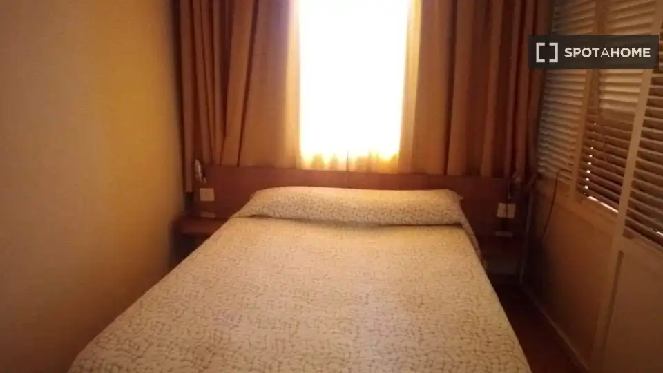 Habitación de Piso de alquiler en Madrid con Aire acondicionado, Calefacción y Amueblado
