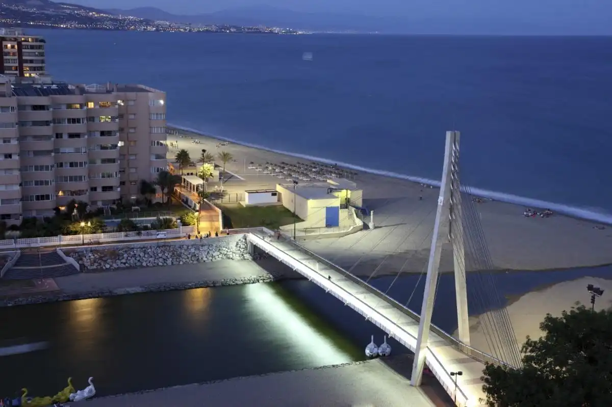 Außenansicht von Erdgeschoss zum Verkauf in Fuengirola mit Klimaanlage, Privatgarten und Abstellraum