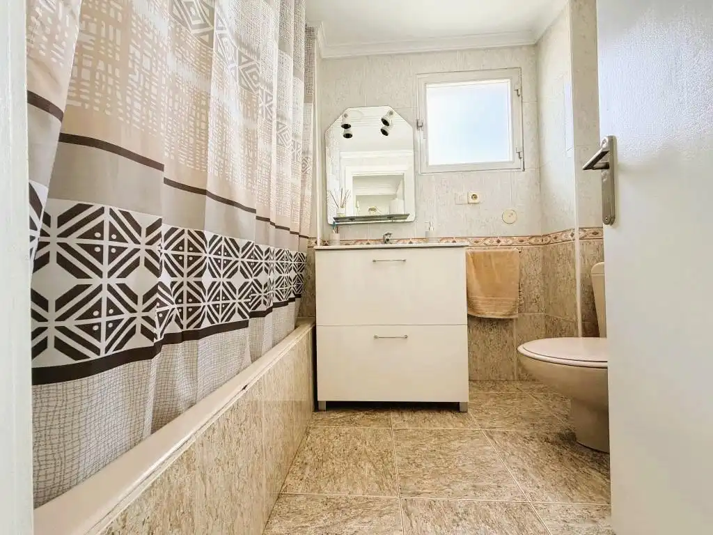 Badezimmer von Wohnung zum Verkauf in Málaga mit Privatgarten, Terrasse und Gemeinschaftspool