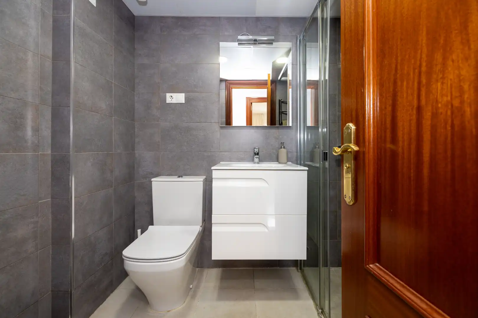 Baño de Piso en venta en Málaga con Aire acondicionado, Amueblado y Balcón