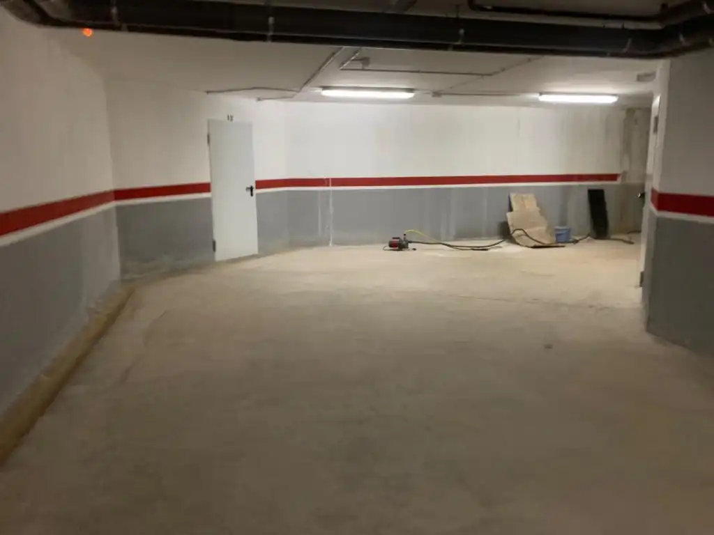 Garage zum Verkauf in Alp