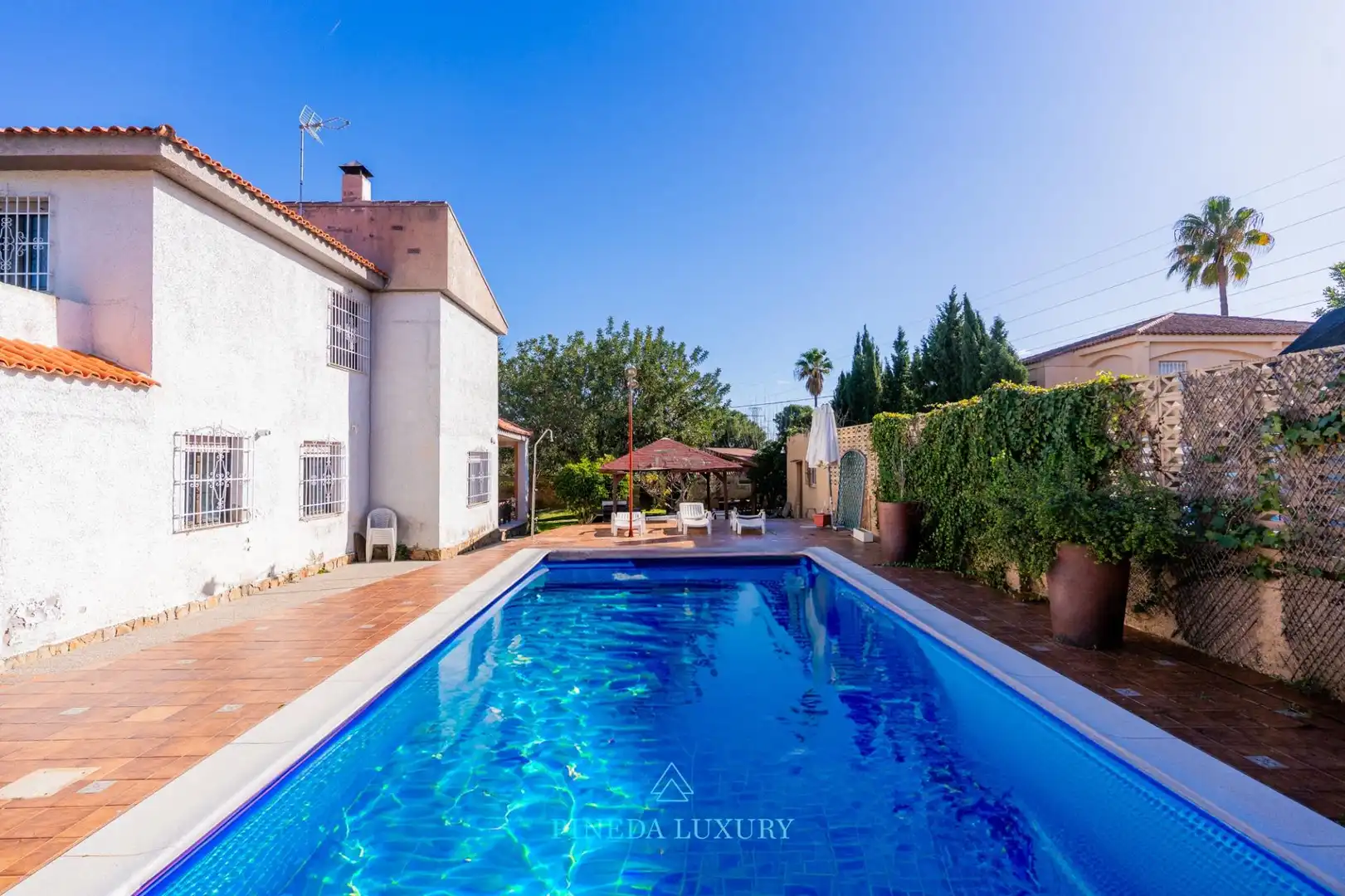 Swimming pool of Houses for sale in L'Eliana