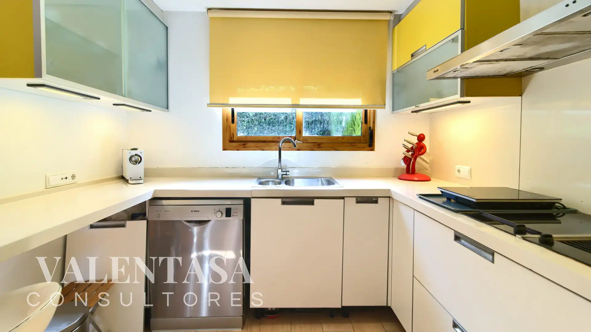 Kitchen of Detached homes for sale in Chiva  with Air Conditioner, Private garden and Terrace