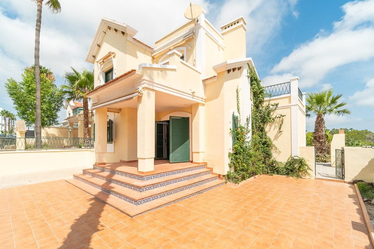 Exterior view of House or chalet for sale in Orihuela  with Air Conditioner, Private garden and Terrace