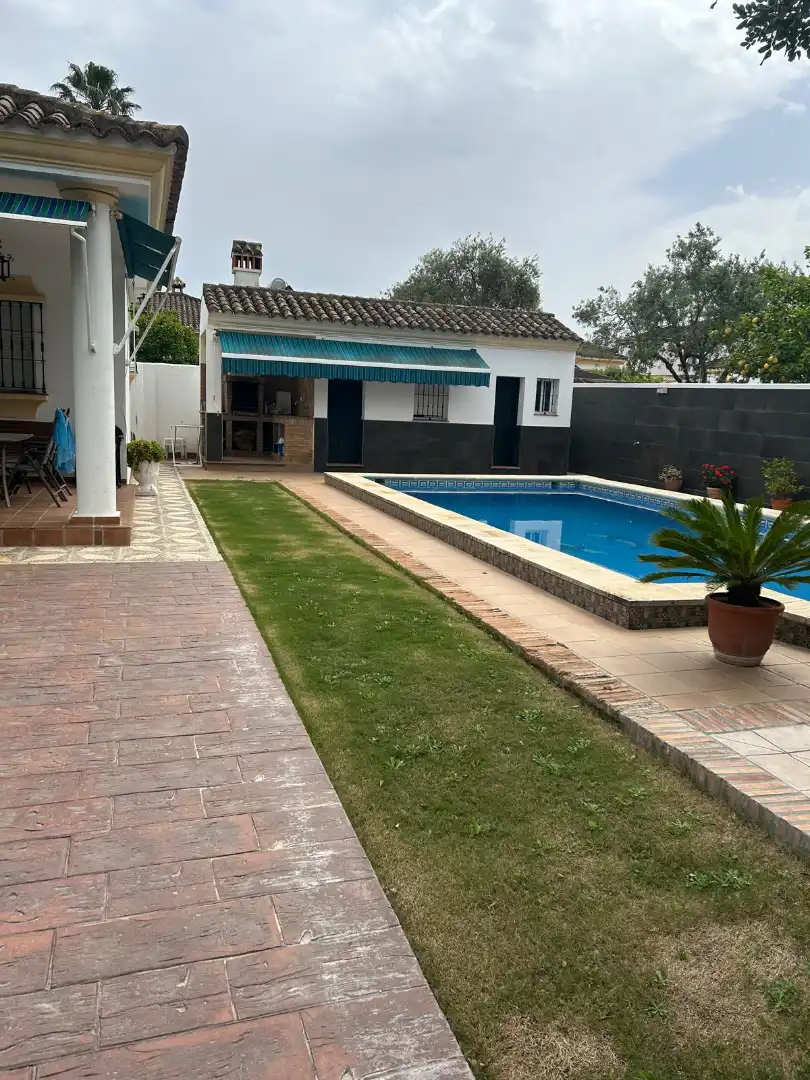 Chalet con piscina en venta en Arcos de la Frontera