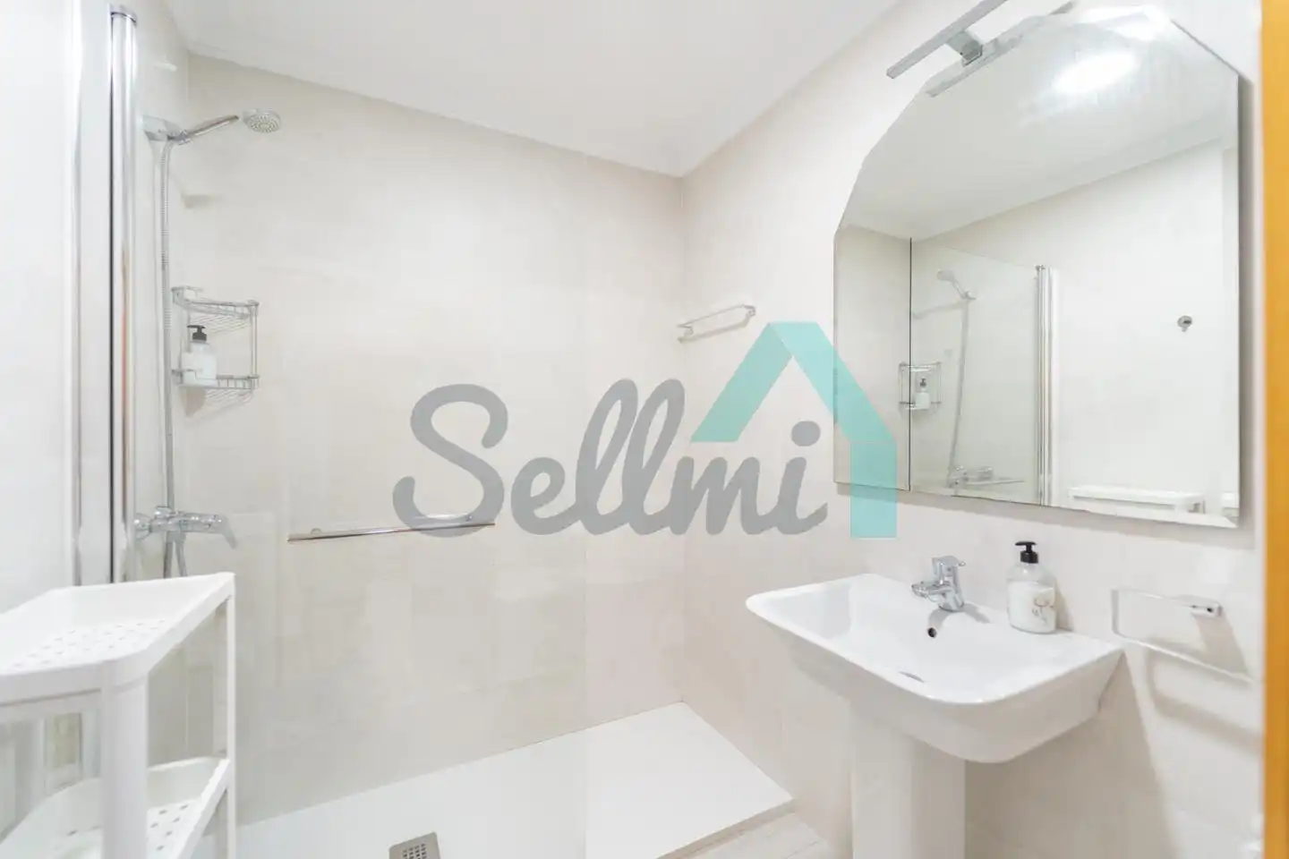 Badezimmer von Wohnung zur Miete in Parres mit Heizung, Parkett und Terrasse