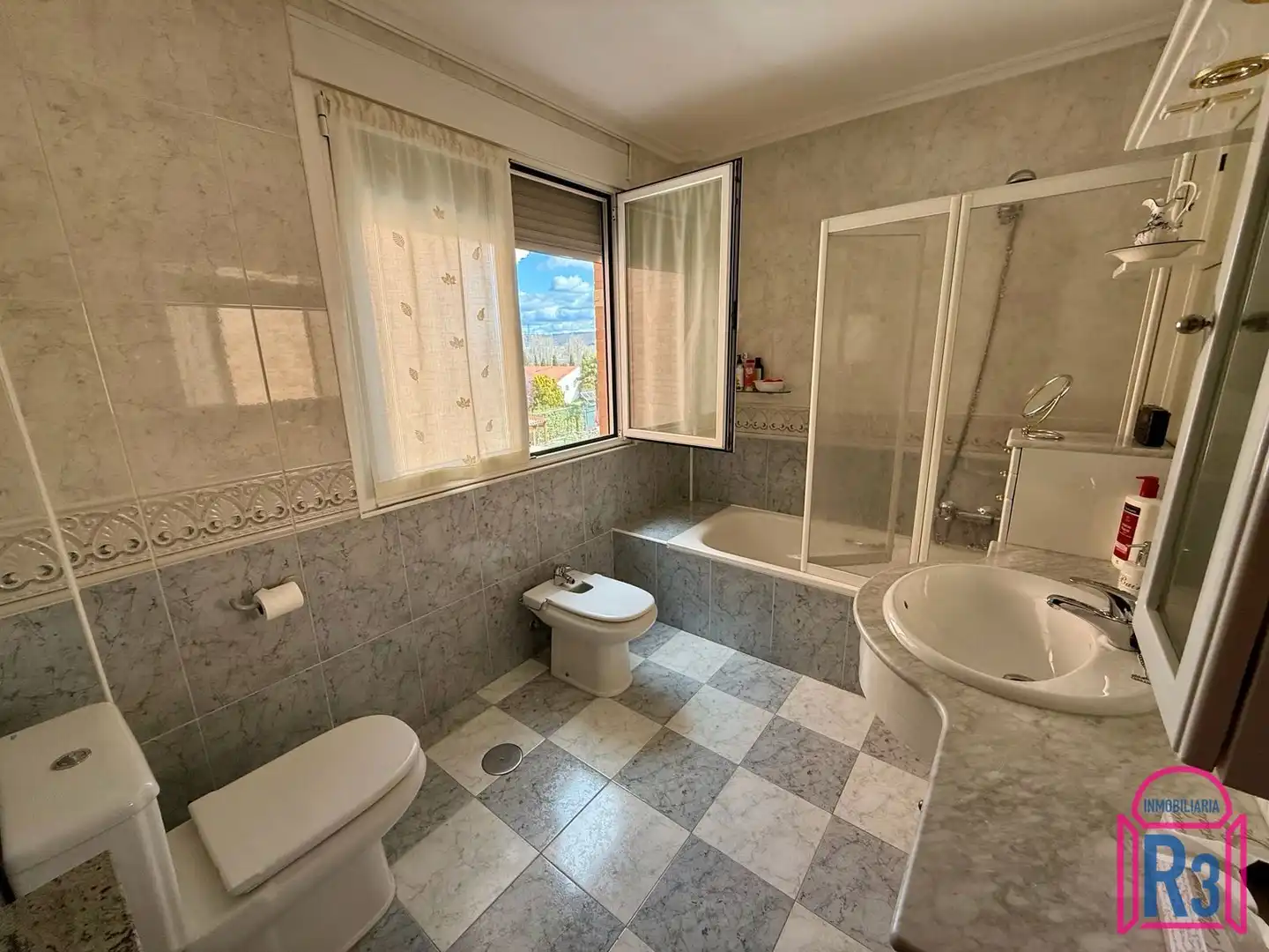 Baño de Casa adosada en venta en San Andrés del Rabanedo con Calefacción y Amueblado