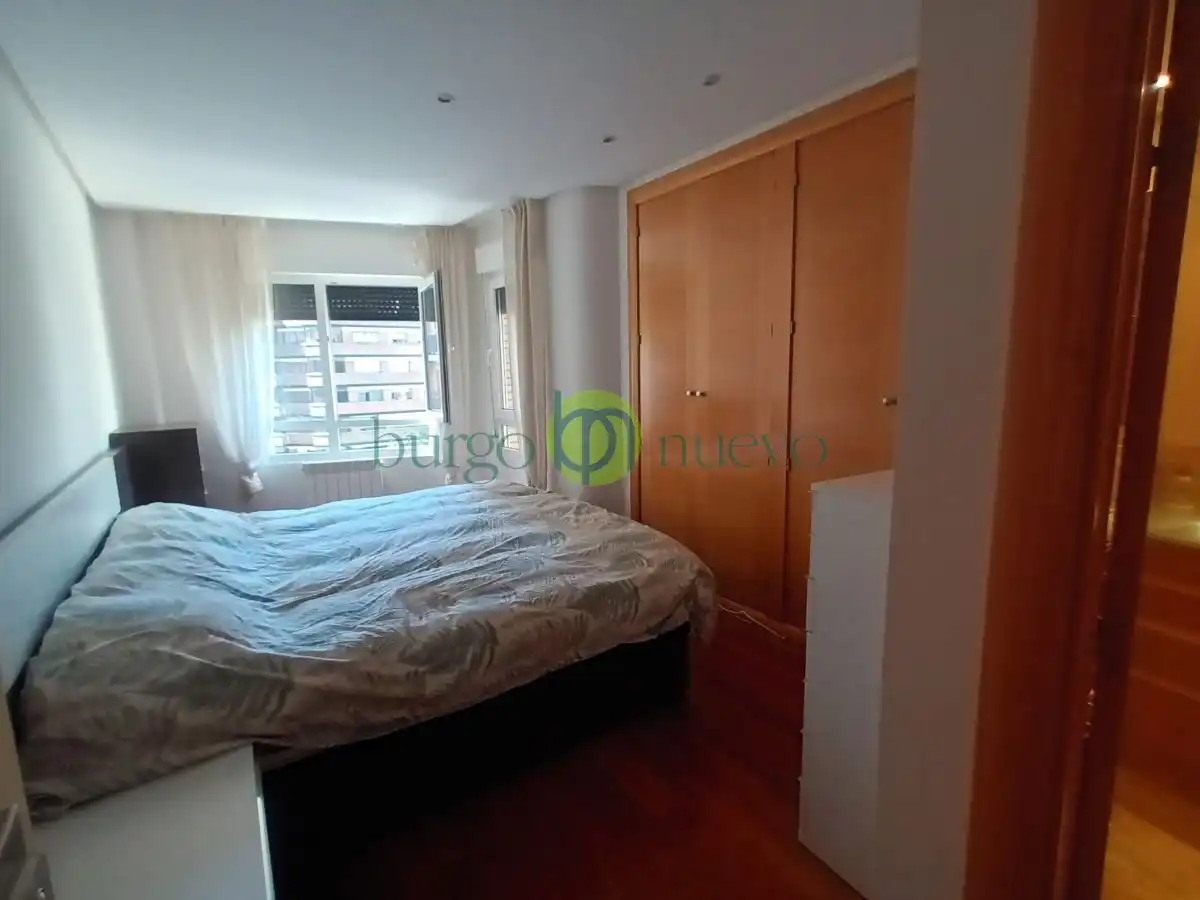Habitación de Apartamento de alquiler en León Capital  con Calefacción, Terraza y Amueblado