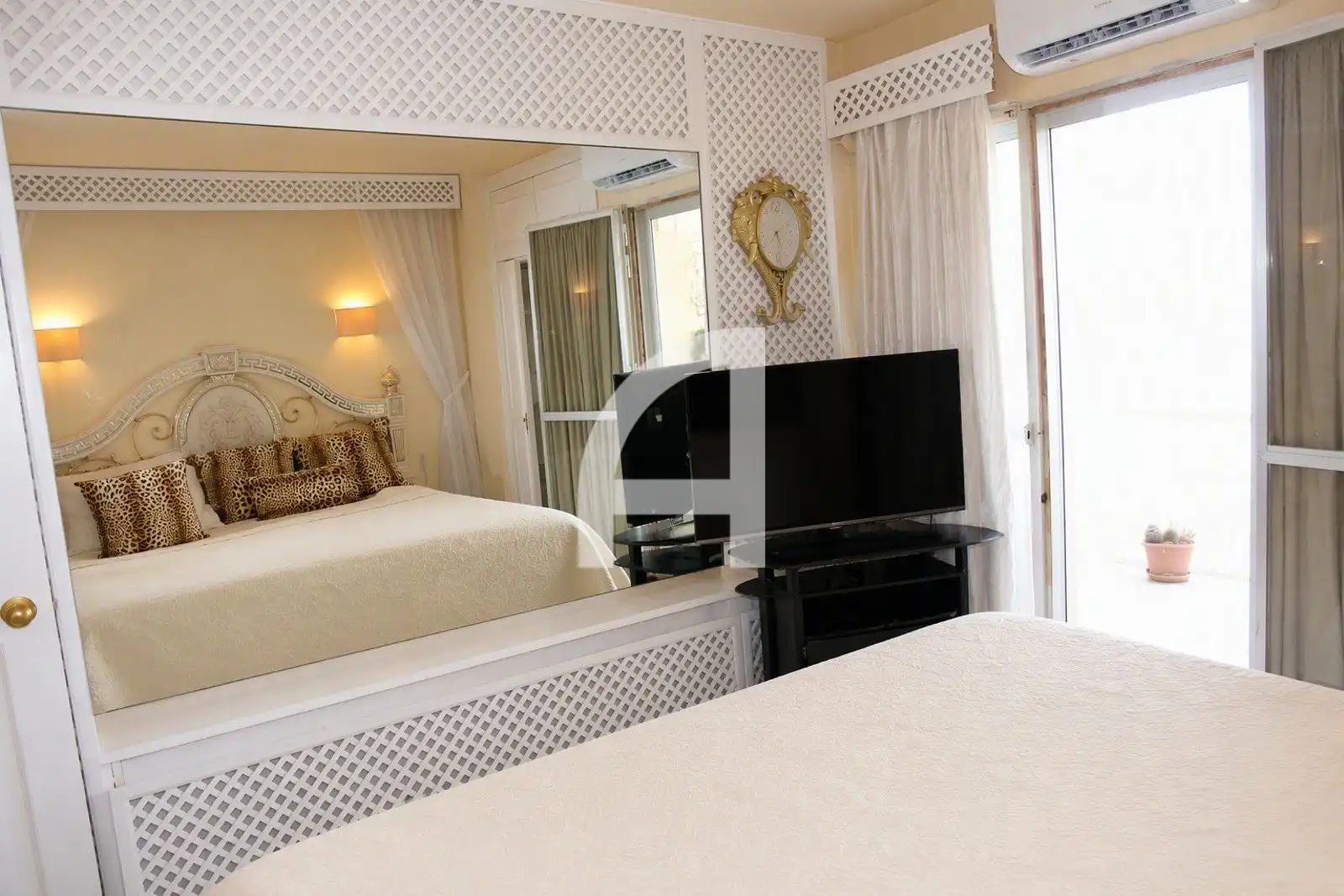 Schlafzimmer von Dachboden zum Verkauf in Benalmádena mit Klimaanlage, Heizung und Terrasse