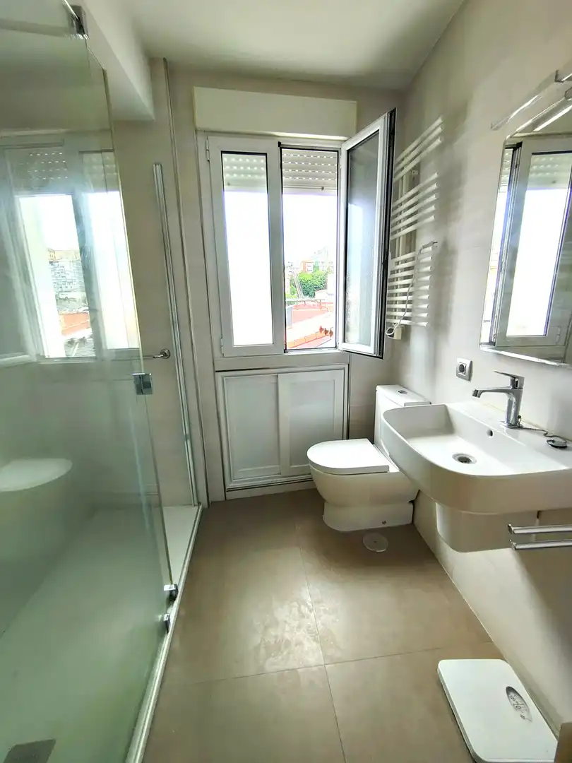 Bathroom of Flat for rent in Santander  with Heating and Parquet flooring