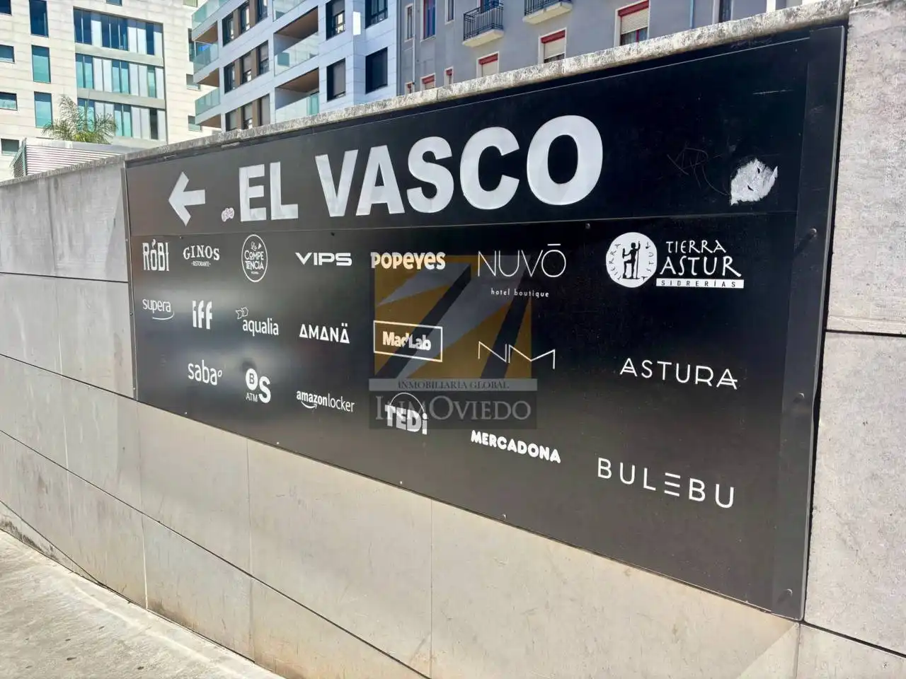 Vista exterior de Pis en venda en Oviedo  amb Calefacció i Moblat