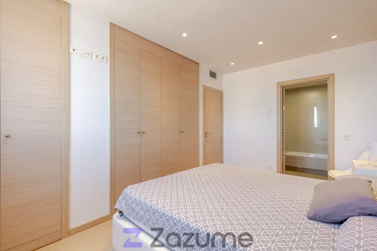 Bedroom of Flat for rent in Madrid  with Air Conditioner, Heating and Private garden