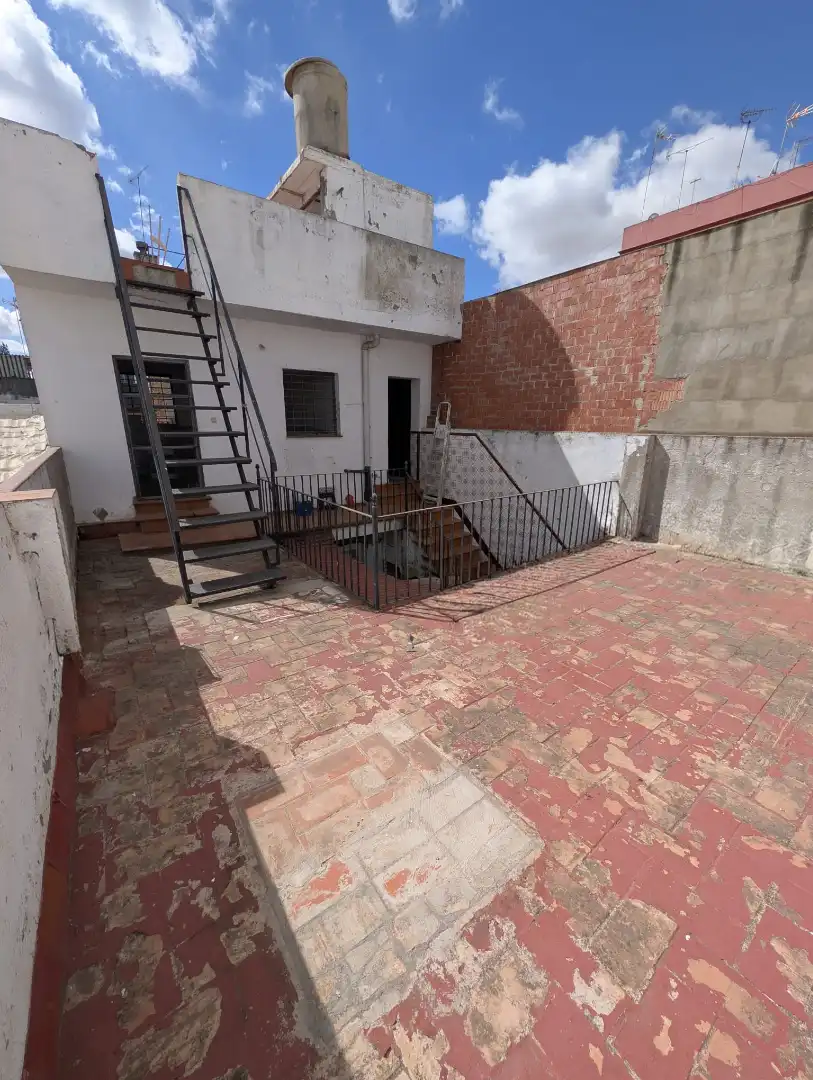 Vista exterior de Casa o xalet en venda en Sevilla amb Aire condicionat, Terrassa i Traster