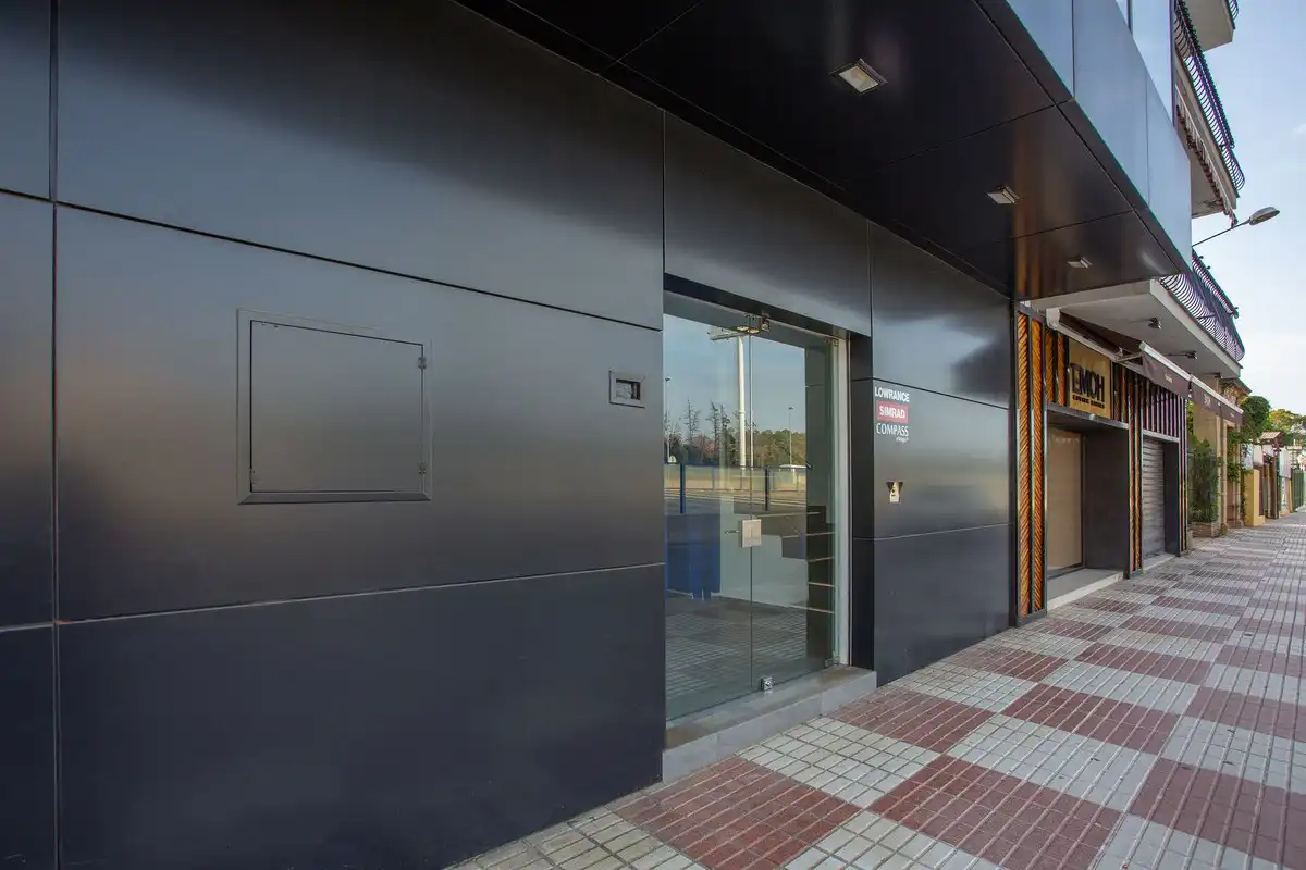 Vista exterior de Edificio en venta en Marbella con Alarma