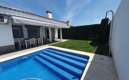 Piscina de Casa o xalet en venda en Bollullos de la Mitación amb Aire condicionat, Terrassa i Piscina