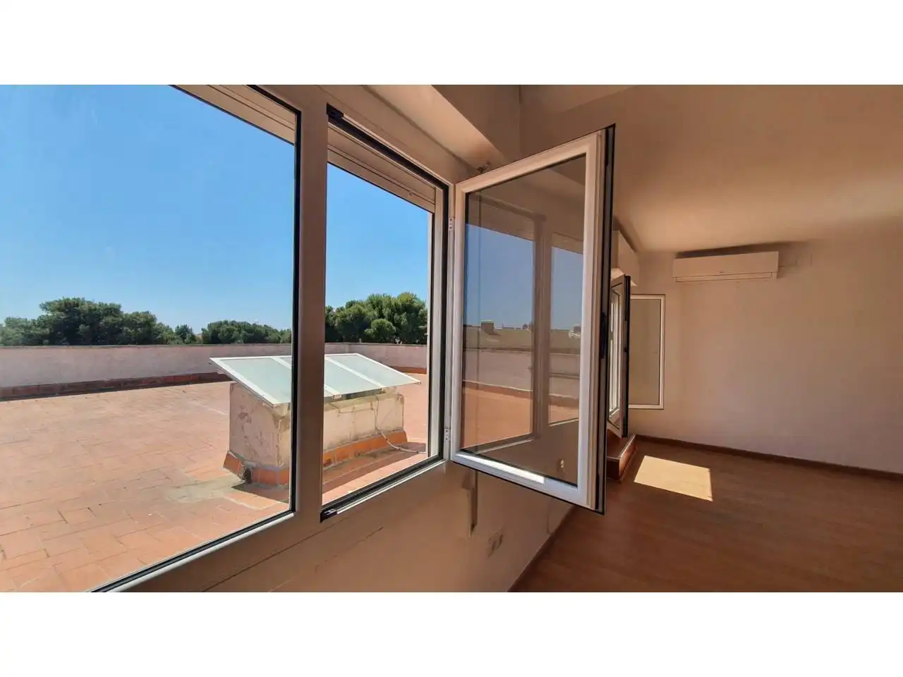 Exterior view of Apartments for sale in Vilanova i la Geltrú  with Air Conditioner and Parquet flooring