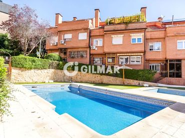 Adossat amb piscina en venda a Zona Norte