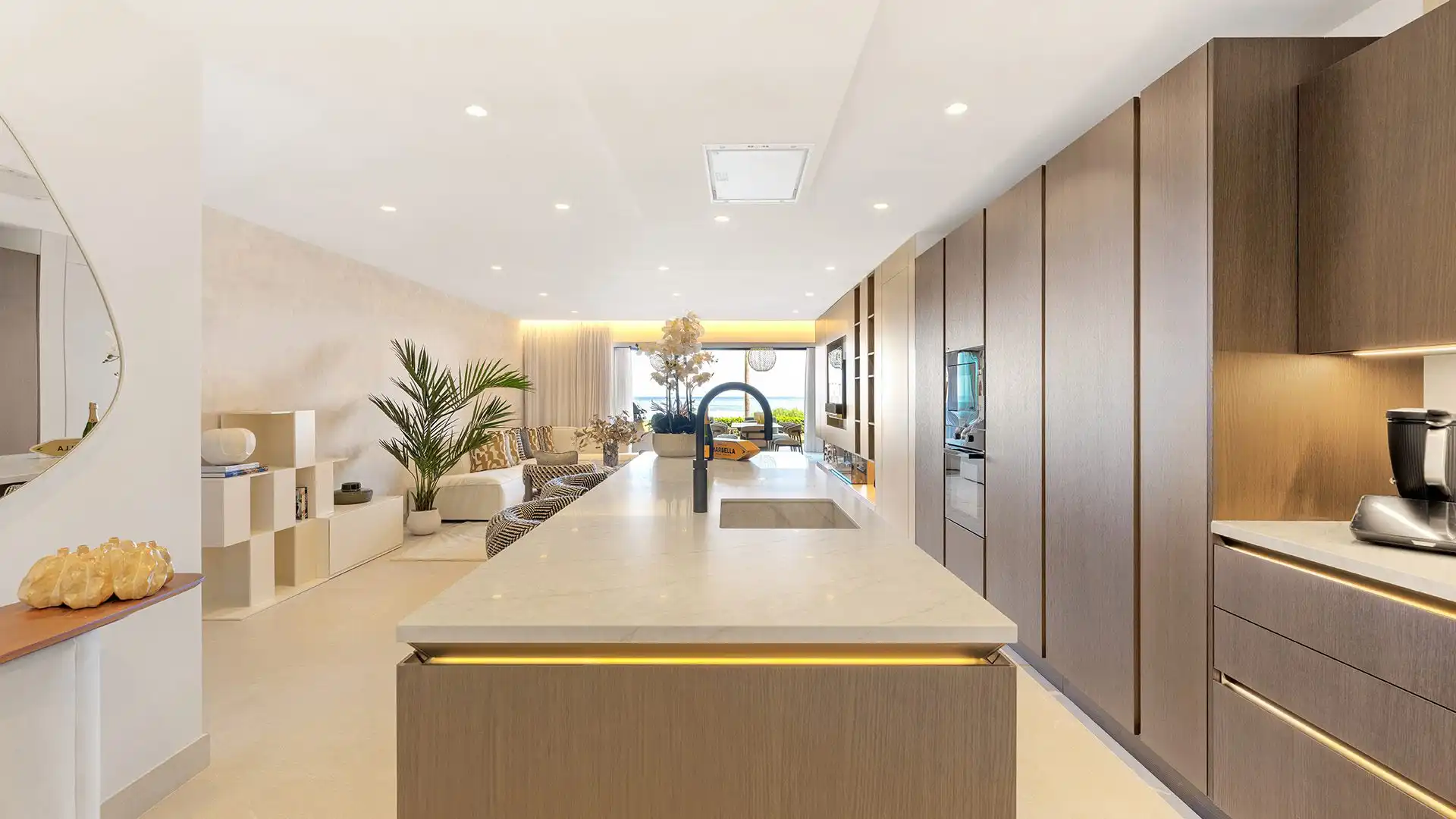Cuina de Planta baixa en venda en Estepona amb Aire condicionat, Jardí privat i Parquet