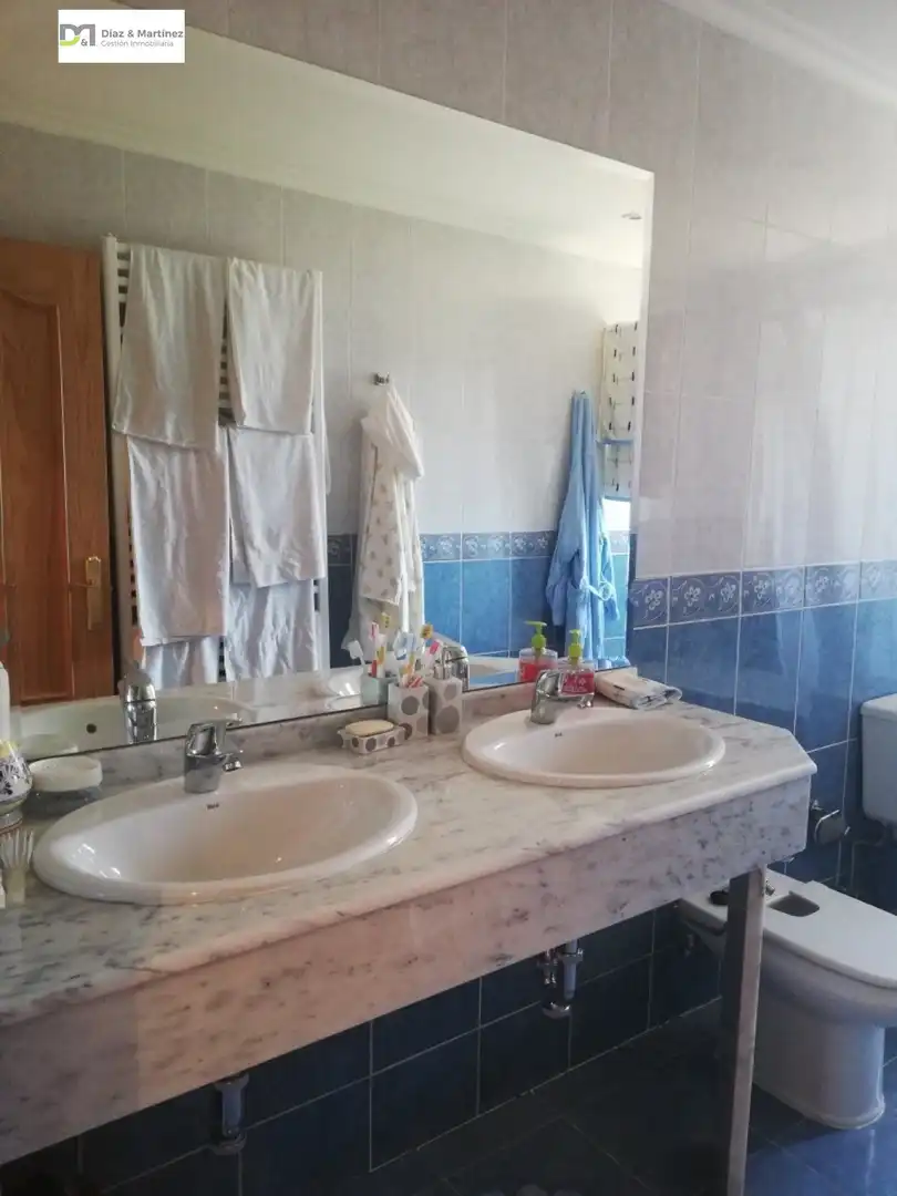 Baño de Casa o chalet en venta en Santa Colomba de Curueño con Jardín privado, Parquet y Terraza