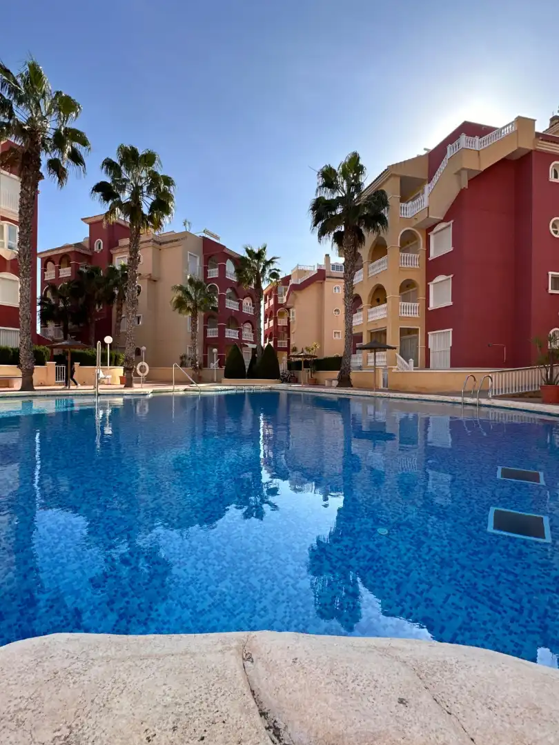 Piscina de Apartament en venda en Los Alcázares amb Aire condicionat, Calefacció i Terrassa