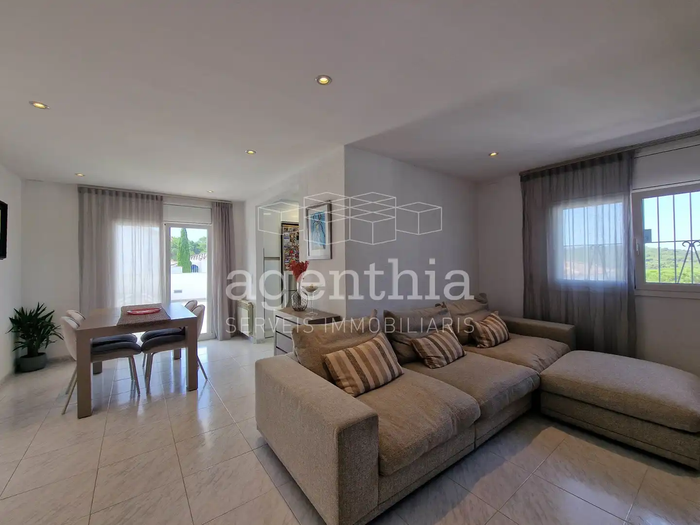 Sala d'estar de Casa o xalet en venda en L'Escala amb Aire condicionat, Calefacció i Terrassa