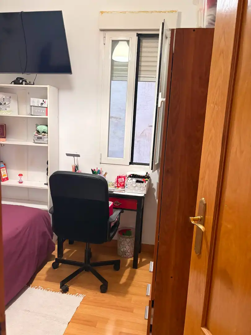 Dormitori de Pis per a compartir en Madrid amb Calefacció, Parquet i Moblat