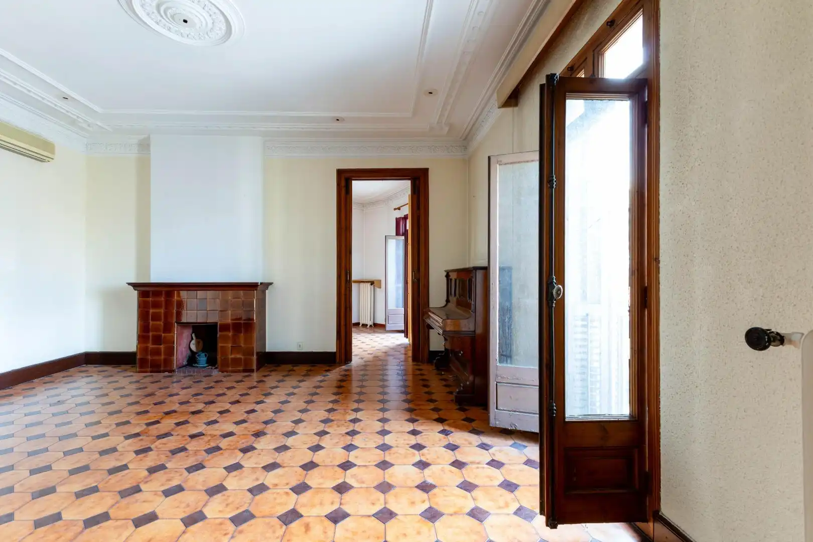 Piso con terraza en venta en CORTS CATALANES, imagen 2
