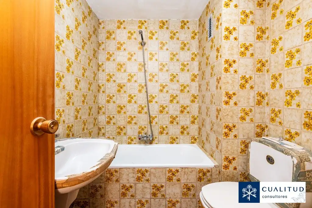 Baño de Piso en venta en Castellón de la Plana / Castelló de la Plana con Balcón