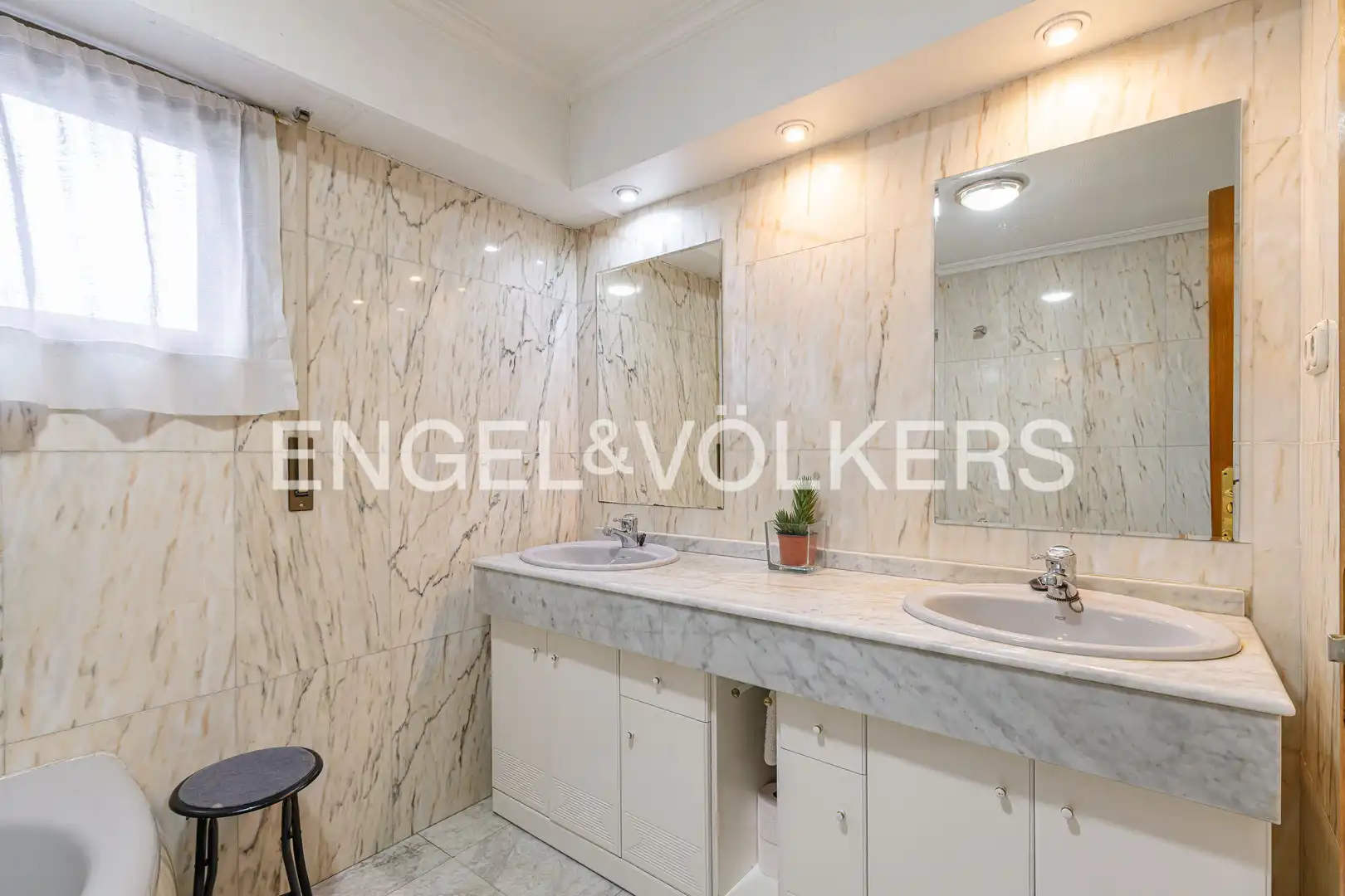 Baño de Casa o chalet en venta en Pozuelo de Alarcón con Calefacción, Jardín privado y Terraza