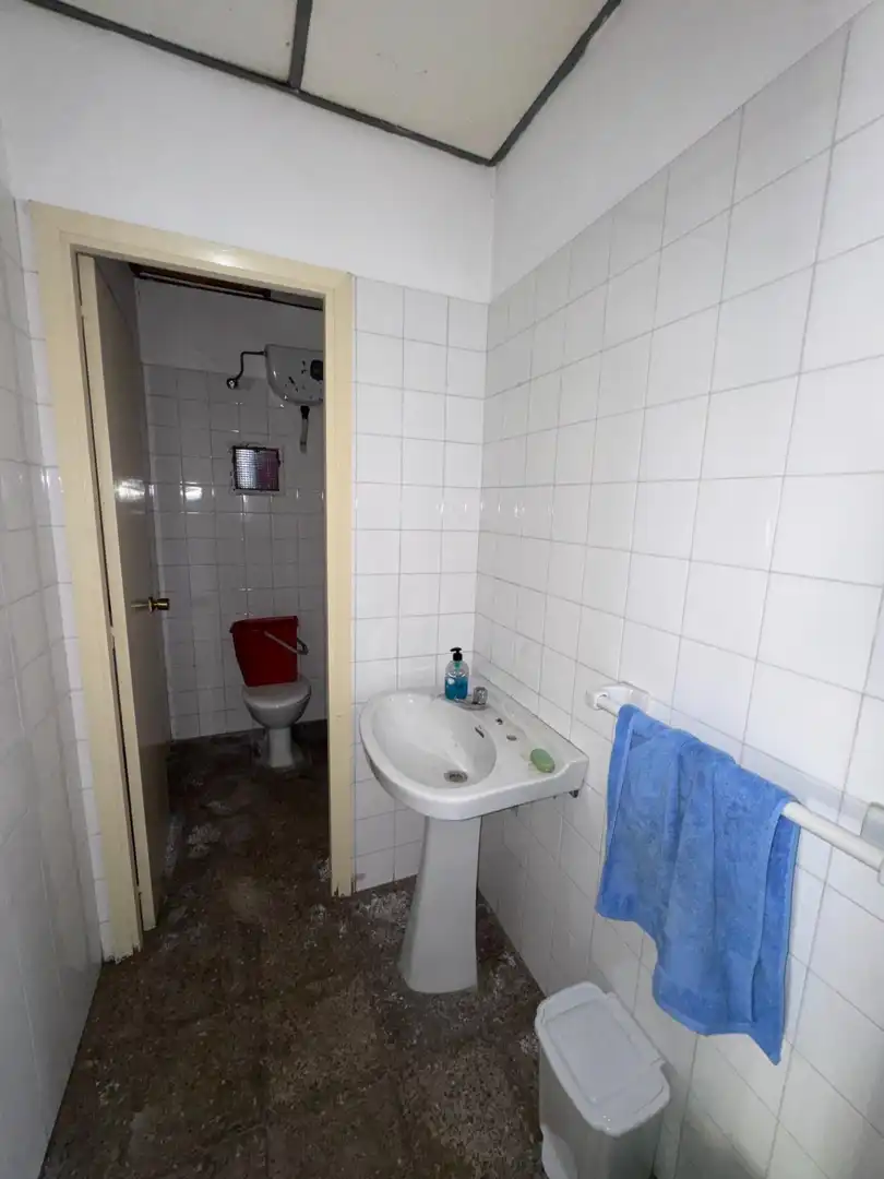 Badezimmer von Fabrikhallen zum Verkauf in Ponferrada
