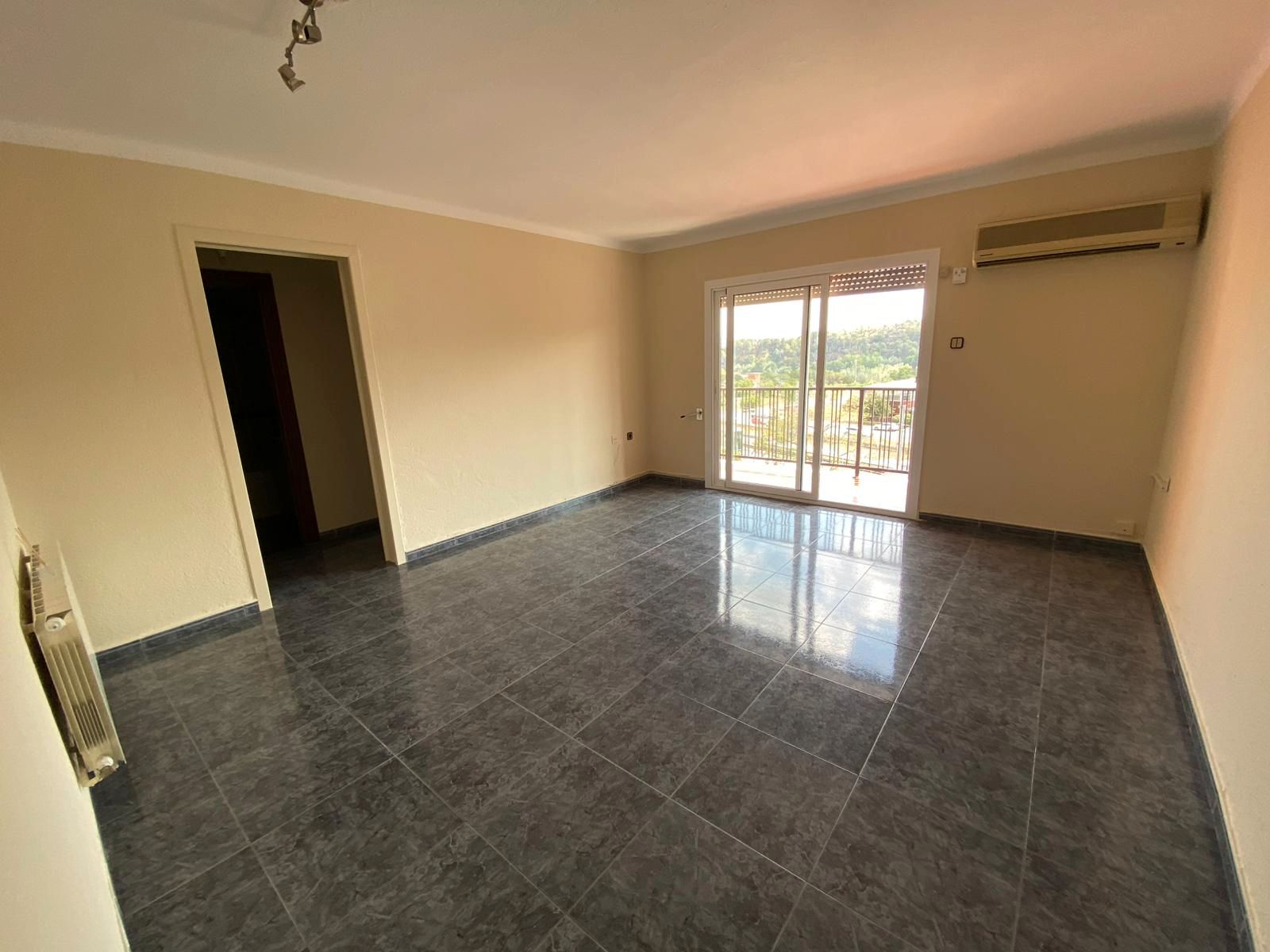 Sala d'estar de Pis en venda en Olesa de Montserrat amb Calefacció, Forn i Balcó