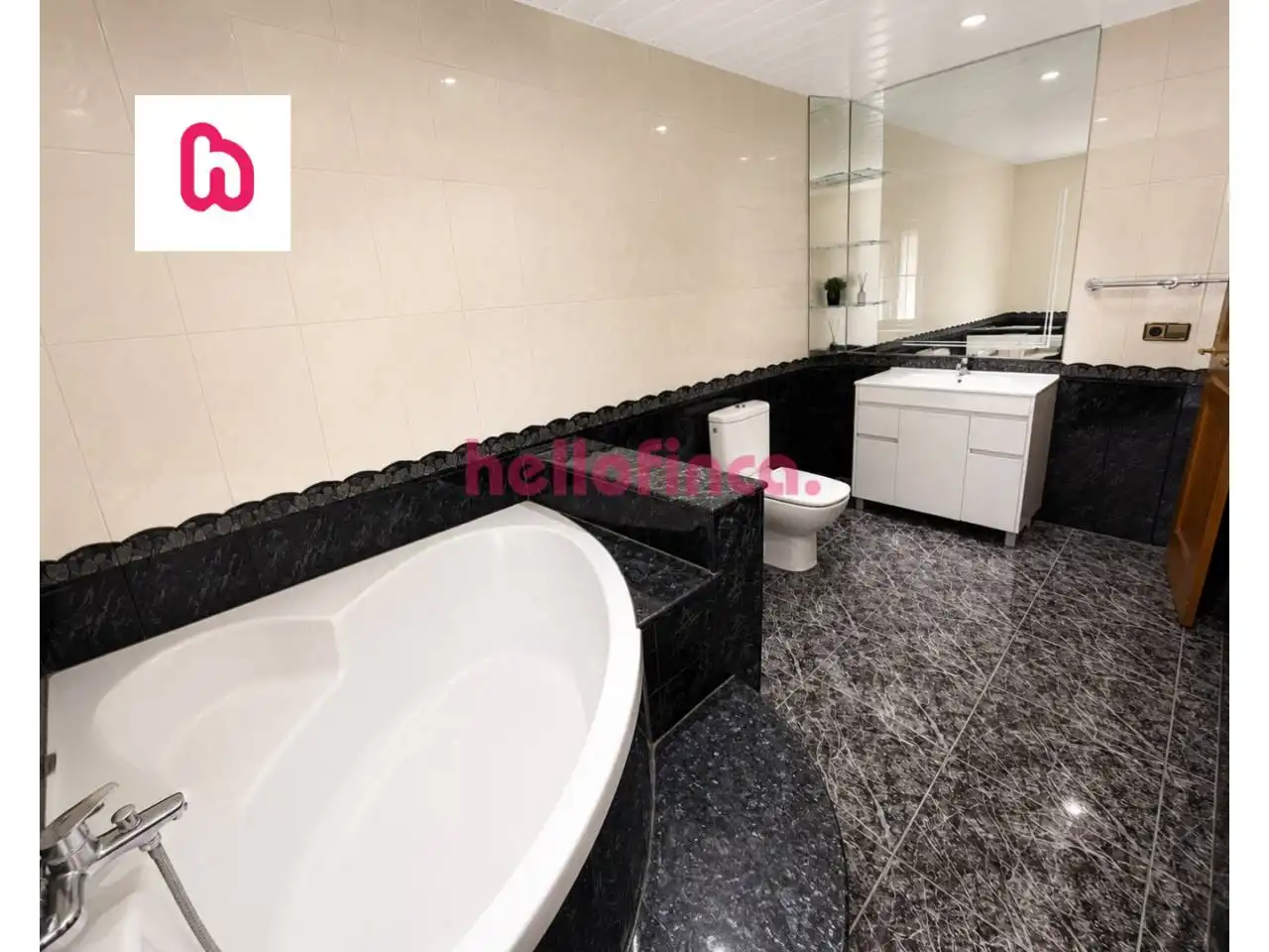 Baño de Piso en venta en Terrassa con Trastero y Alarma