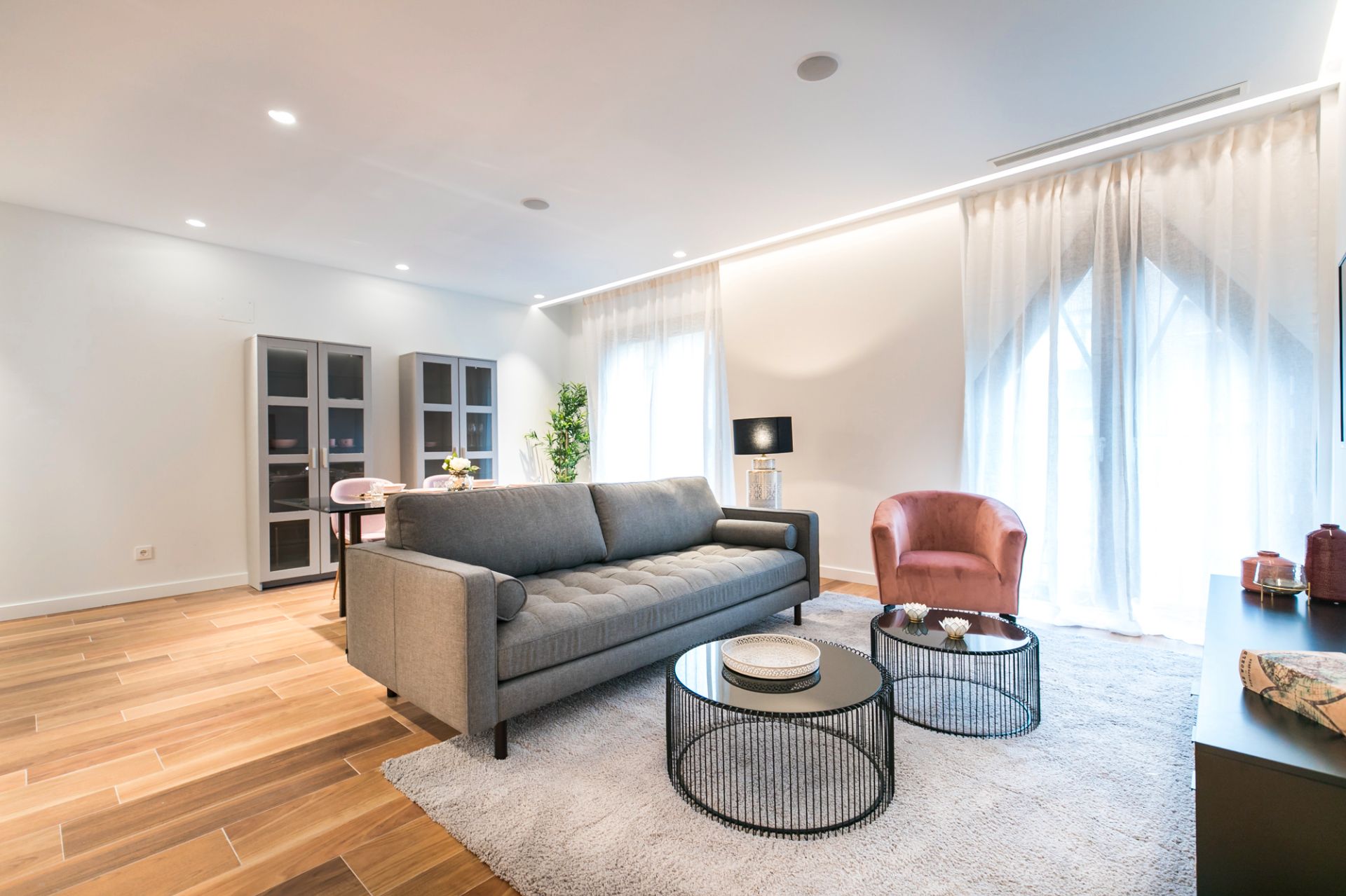 Living room of Flat to rent in  Madrid Capital  with Air Conditioner, Heating and Parquet flooring