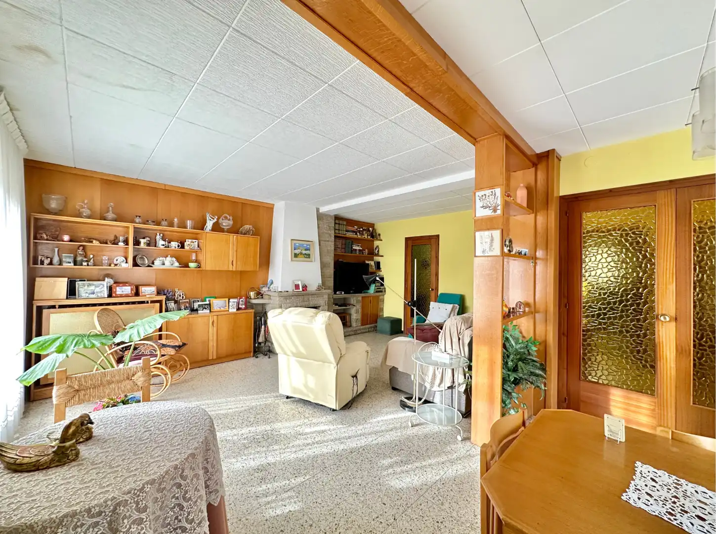 Sala de estar de Casa adosada en venta en Manlleu con Calefacción, Jardín privado y Trastero