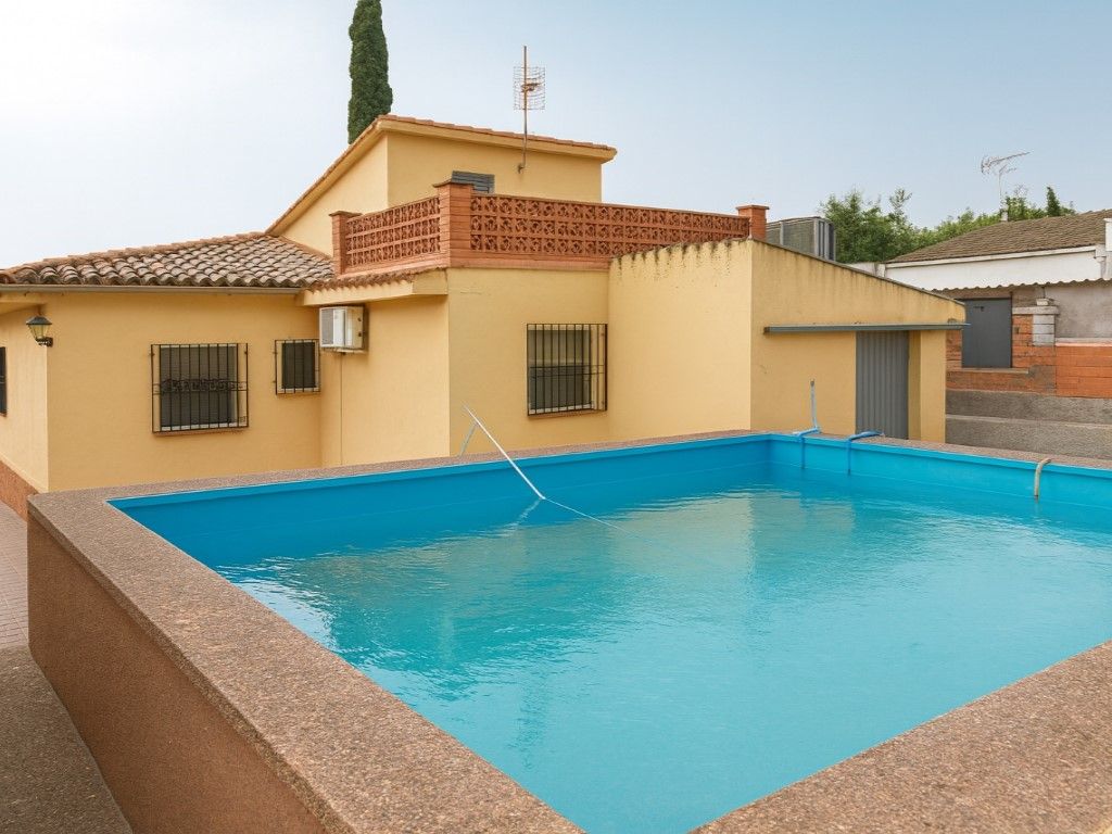 Swimming pool of House or chalet for sale in Avinyonet del Penedès  with Air Conditioner, Private garden and Terrace