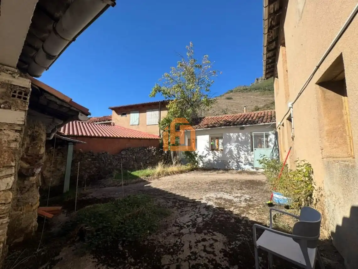 Vista exterior de Casa o chalet en venta en La Pola de Gordón , León