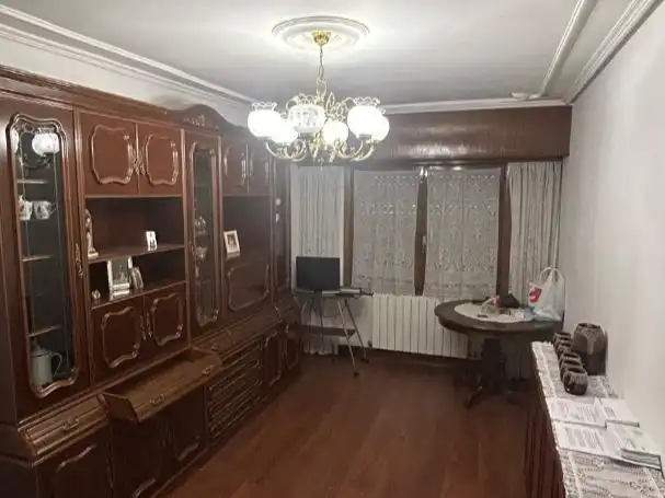 Sala d'estar de Pis en venda en Bilbao  amb Terrassa i Balcó